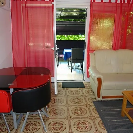 20 Apartment *